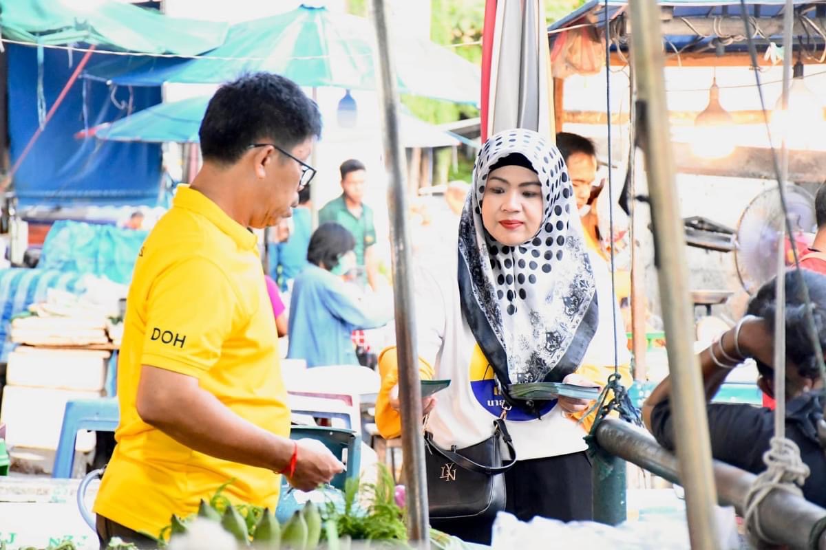 ฝ่ายประชาสัมพันธ์ อบจ.ตาก ลงพื้นที่จัดกิจกรรมประชาสัมพันธ์รณรงค์การเลือกตั้งนายกองค์การบริหารส่วนจังหวัดตาก ในบริเวณตลาดสดเทศบาล 1 (ตลาดคุณนาย)