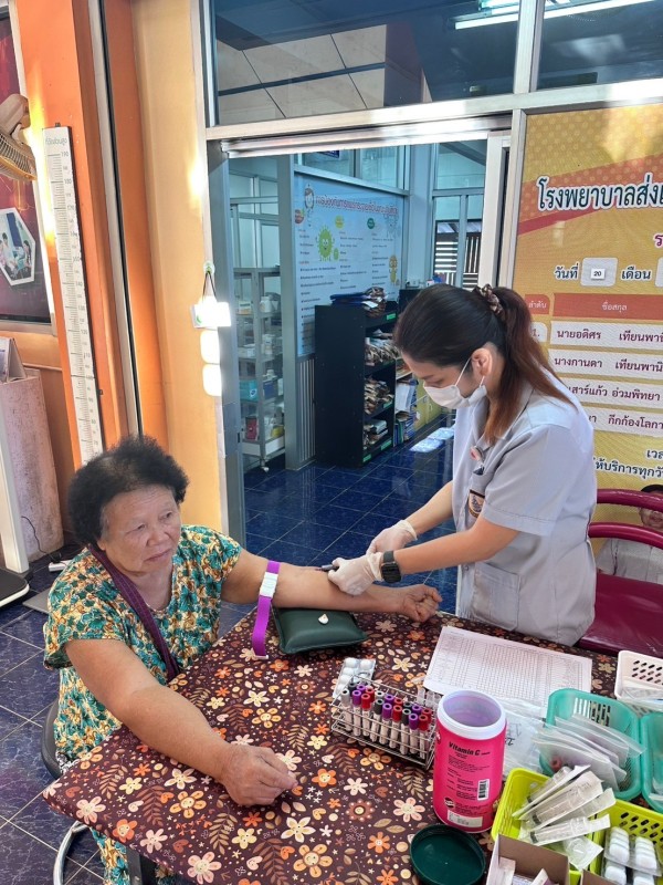 19-20 พ.ย.67 รพ.สต.บ้านสันป่าไร่ เจาะเลือด(screening lab)ผู้ป่วย NCD กลุ่ม 2 โรคความดันโลหิตสูง จำนวน 51 ราย พร้อมทั้งตรวจปัสสาวะ , ตรวจคลื่นไฟฟ้าหัวใจ(EKG) , วัดรอบเอว , ยืนยันตัวตน(Authen)