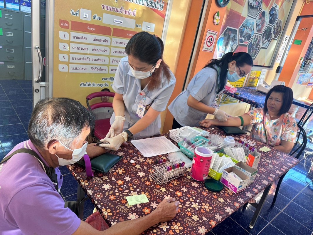 19-20 พ.ย.67 รพ.สต.บ้านสันป่าไร่ เจาะเลือด(screening lab)ผู้ป่วย NCD กลุ่ม 2 โรคความดันโลหิตสูง จำนวน 51 ราย พร้อมทั้งตรวจปัสสาวะ , ตรวจคลื่นไฟฟ้าหัวใจ(EKG) , วัดรอบเอว , ยืนยันตัวตน(Authen)