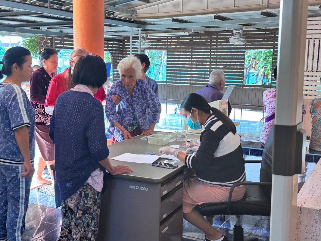 19-20 พ.ย.67 รพ.สต.บ้านสันป่าไร่ เจาะเลือด(screening lab)ผู้ป่วย NCD กลุ่ม 2 โรคความดันโลหิตสูง จำนวน 51 ราย พร้อมทั้งตรวจปัสสาวะ , ตรวจคลื่นไฟฟ้าหัวใจ(EKG) , วัดรอบเอว , ยืนยันตัวตน(Authen)