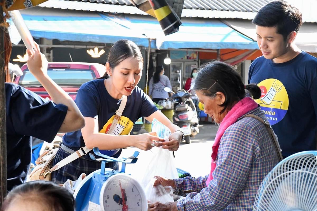 ฝ่ายประชาสัมพันธ์ อบจ.ตาก บุกตลาดร้อยโทล้วน!!!