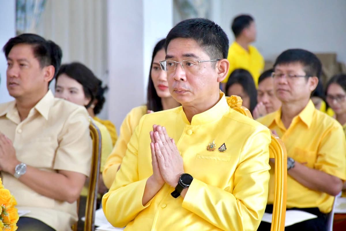 หัวหน้าส่วนราชการในสังกัด อบจ.ตาก เข้าร่วมพิธีเจริญพระพุทธมนต์ เฉลิมพระเกียรติถวายพระพระชัยมงคลแด่พระบาทสมเด็จพระเจ้าอยู่หัว 