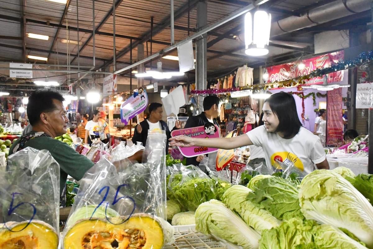 ฝ่ายประชาสัมพันธ์ อบจ.ตาก ลุยตลาดนาโบสถ์!!!