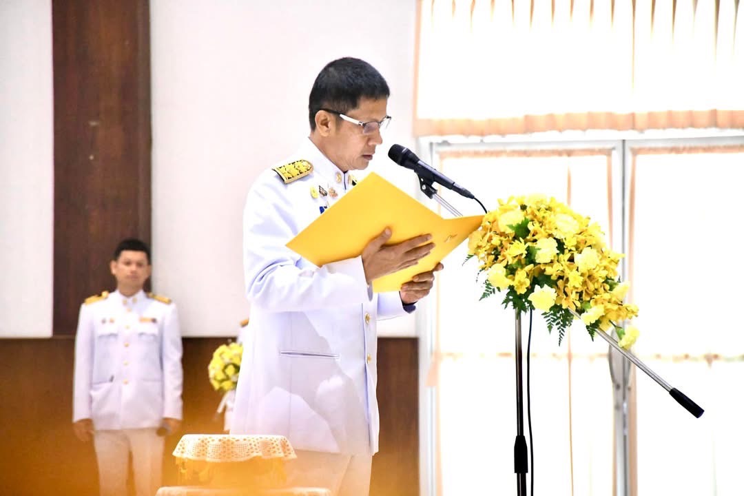 อบจ.ตาก เข้าร่วมพิธีทำบุญตักบาตร และพิธีวางพานพุ่มวันพ่อแห่งชาติ 5 ธันวาคม