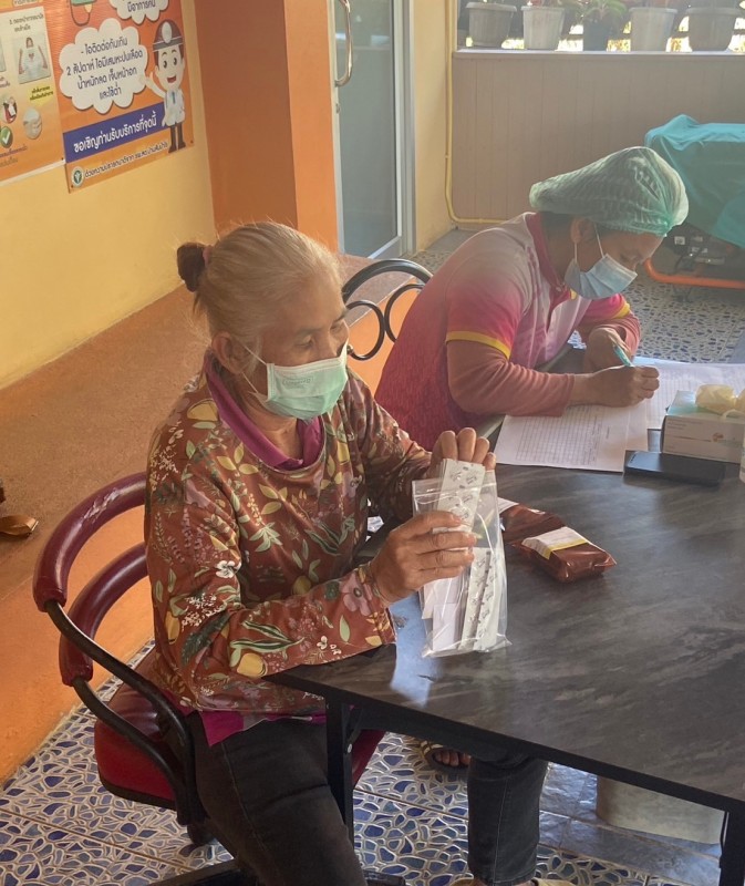 24 ธ.ค.67 รพ.สต.บ้านสันป่าไร่ จ่ายยาผู้ป่วยโรคความดันโลหิตสูง กลุ่มที่ 3 แจ้งผลการตรวจเลือดประจำปี , ผลการตรวจคลื่นไฟฟ้าหัวใจ(EKG) , ตรวจสุขภาพช่องปาก, ทบทวนความเข้าใจการทานยาและนับจำนวนก่อนผู้ป่วยกลับบ้าน