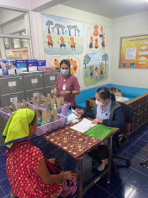 24 ธ.ค.67 รพ.สต.บ้านสันป่าไร่ จ่ายยาผู้ป่วยโรคความดันโลหิตสูง กลุ่มที่ 3 แจ้งผลการตรวจเลือดประจำปี , ผลการตรวจคลื่นไฟฟ้าหัวใจ(EKG) , ตรวจสุขภาพช่องปาก, ทบทวนความเข้าใจการทานยาและนับจำนวนก่อนผู้ป่วยกลับบ้าน