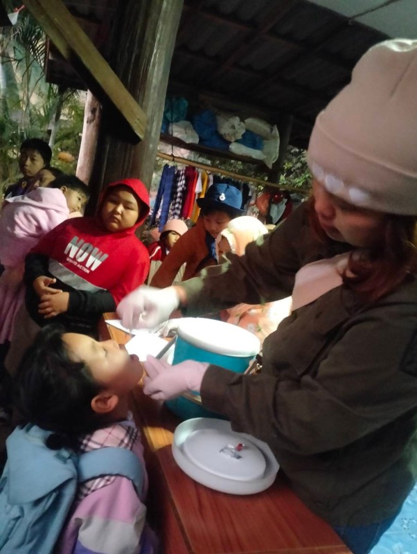 15 ม.ค.68 รพ.สต.บ้านสันป่าไร่ รณรงค์หยอดวัคซีนป้องกันโรคโปลิโอ รอบแรก ในพื้นที่รับผิดชอบ จำนวน 5 หมู่บ้าน ผู้รับบริการ เด็กไทย 183 คน + เด็กต่างชาติ จำนวน 230 คน รวม 413 คน