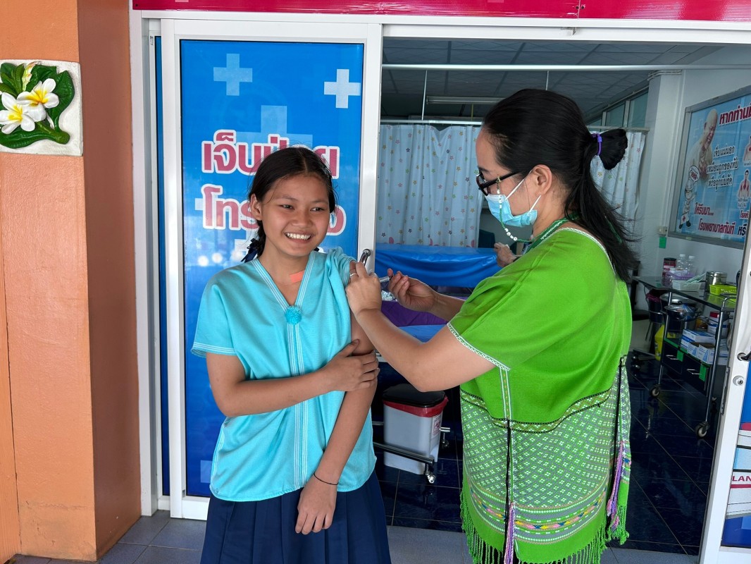 16-17 ม.ค.68 รพ.สต.บ้านสันป่าไร่ ให้บริการฉีดวัคซีนป้องกันโรคมะเร็งปากมดลูก(HPV) เข็มที่ 1 แก่นักเรียนหญิง ชั้น ป.5 จำนวน 7 โรงเรียน 