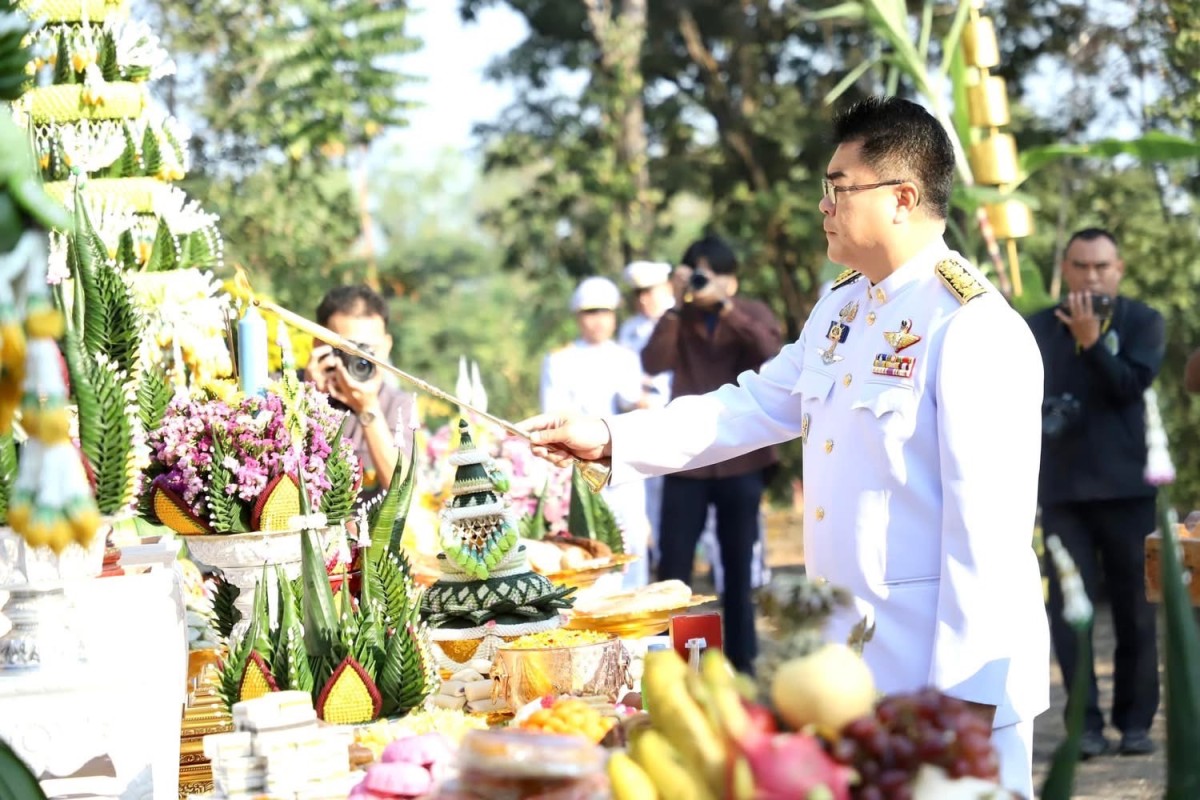 อบจ.ตาก ร่วมพิธีวางพานพุ่มดอกไม้สดฯ เนื่องในวันพ่อขุนรามคำแหงมหาราช