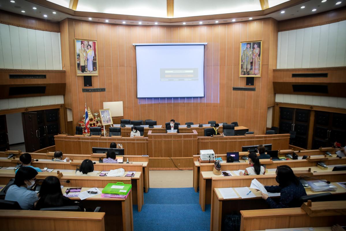 นายก อบจ.ตาก และ ผอ.อุทยานธรณีไม้กลายเป็นหินตาก นำเสนอข้อมูลกับคณะวิจัย เพื่อยกระดับการจัดการท่องเที่ยว