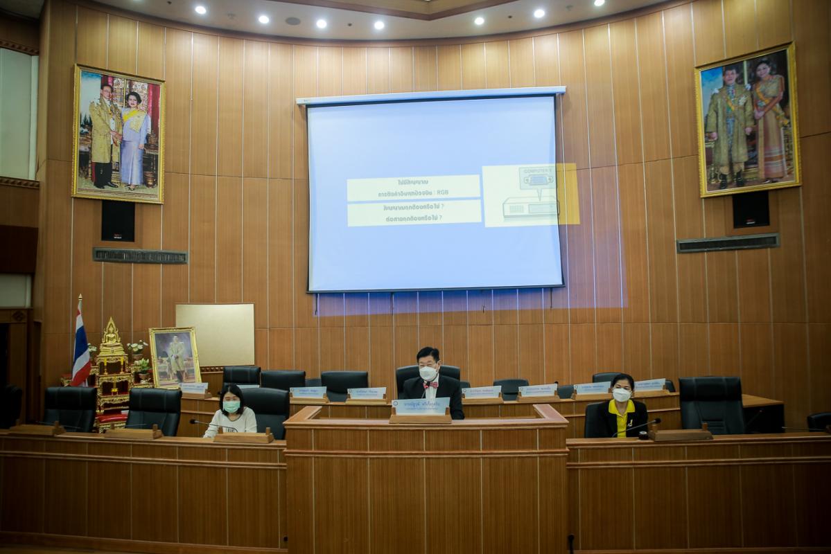 นายก อบจ.ตาก และ ผอ.อุทยานธรณีไม้กลายเป็นหินตาก นำเสนอข้อมูลกับคณะวิจัย เพื่อยกระดับการจัดการท่องเที่ยว