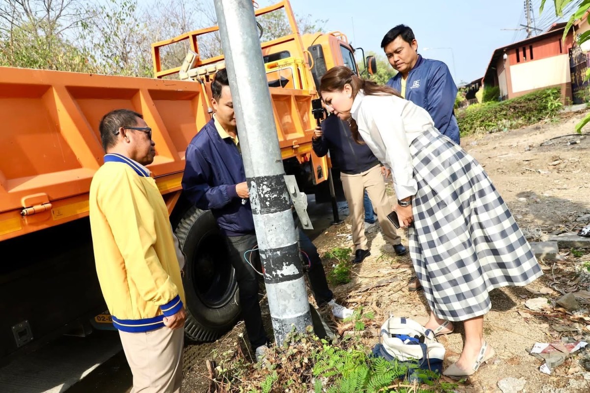 นายก อบจ.ตาก ลงพื้นที่สำรวจและซ่อมเเซมเสาไฟฟ้าส่องสว่างที่ได้รับเเจ้งปัญหา