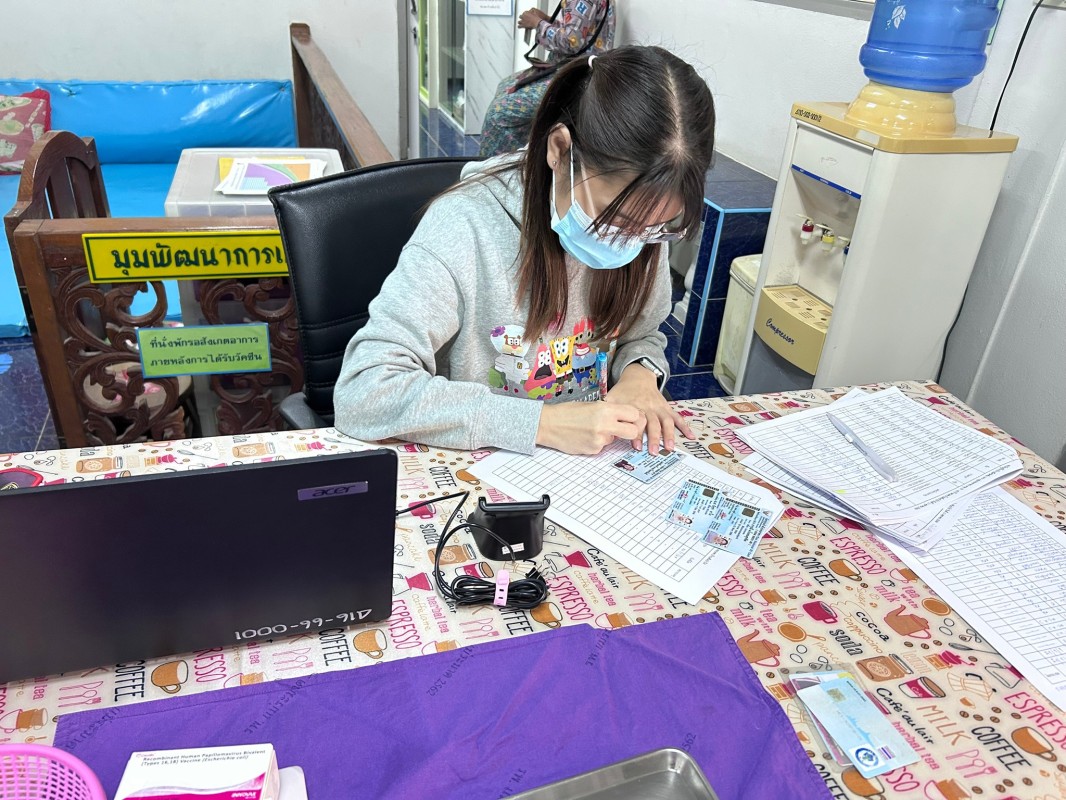 21 ม.ค.68 รพ.สต.บ้านสันป่าไร่ รณรงค์ฉีดวัคซีนป้องกันโรคมะเร็งปากมดลูก(HPV) เข็มที่ 2 ให้แก่ประชาชนกลุ่มเป้าหมาย ในช่วงสัปดาห์รณรงค์ เป็นวันที่สอง