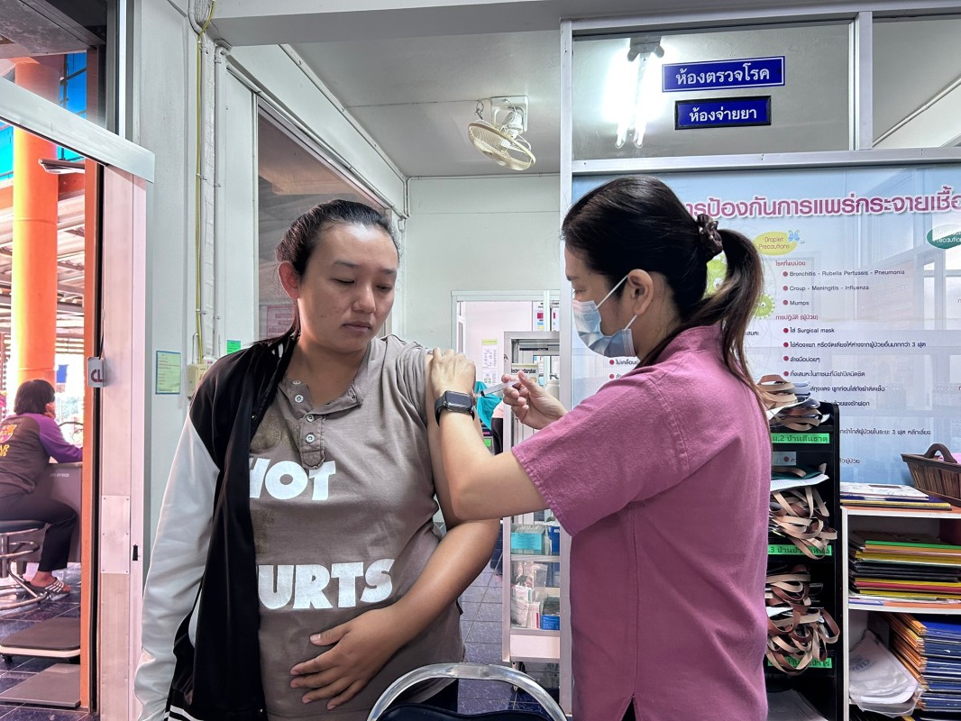 21 ม.ค.68 รพ.สต.บ้านสันป่าไร่ รณรงค์ฉีดวัคซีนป้องกันโรคมะเร็งปากมดลูก(HPV) เข็มที่ 2 ให้แก่ประชาชนกลุ่มเป้าหมาย ในช่วงสัปดาห์รณรงค์ เป็นวันที่สอง