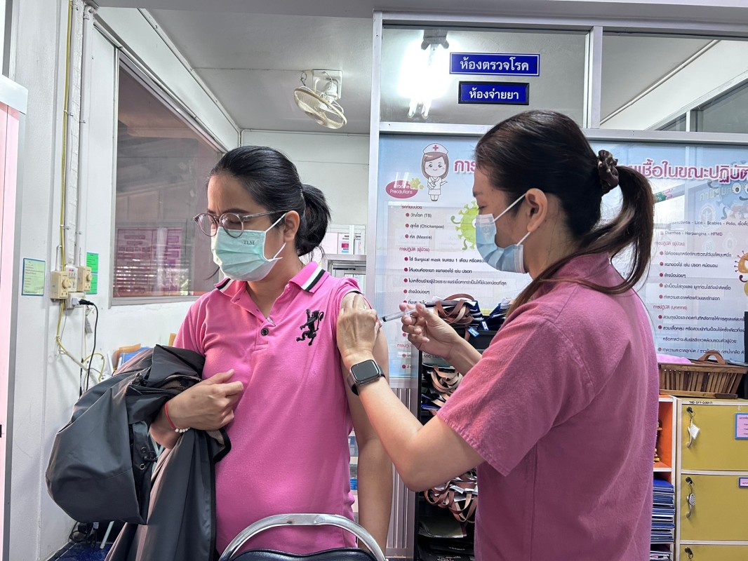 21 ม.ค.68 รพ.สต.บ้านสันป่าไร่ รณรงค์ฉีดวัคซีนป้องกันโรคมะเร็งปากมดลูก(HPV) เข็มที่ 2 ให้แก่ประชาชนกลุ่มเป้าหมาย ในช่วงสัปดาห์รณรงค์ เป็นวันที่สอง