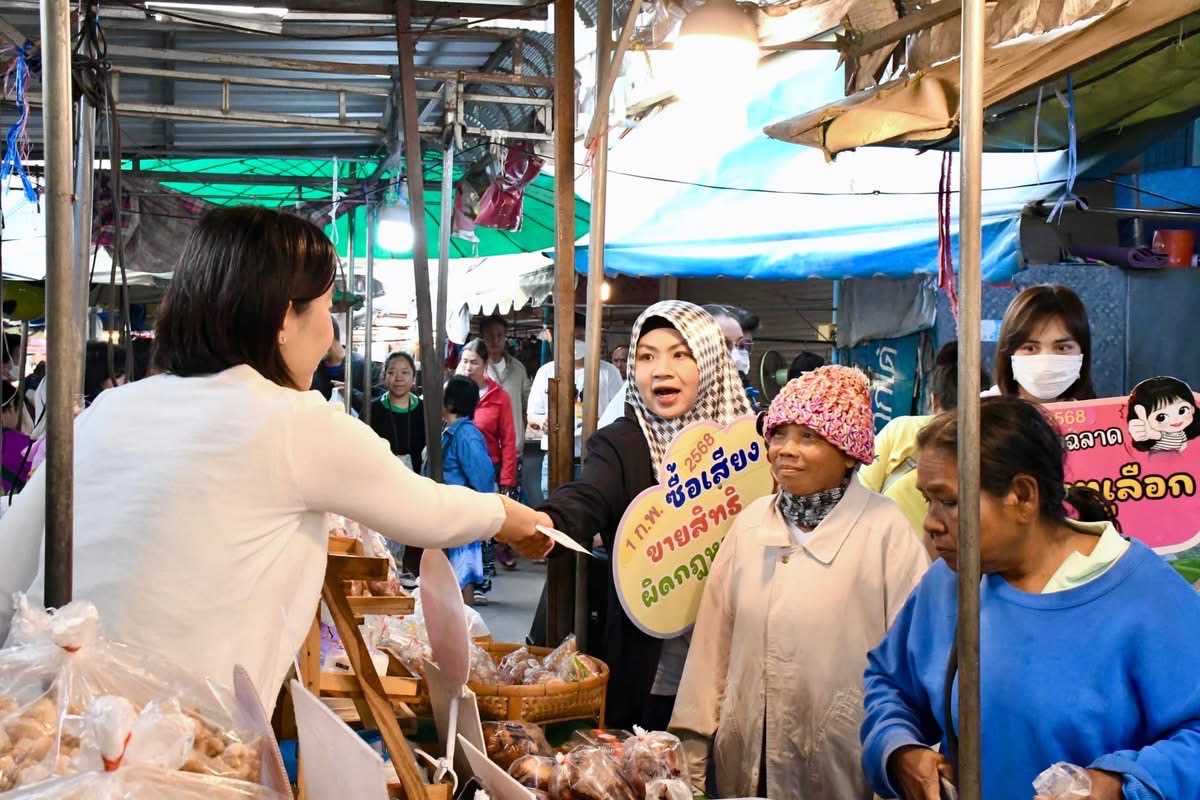 ฝ่ายประชาสัมพันธ์ อบจ.ตาก ตะลุยตลาดเช้าเมืองตาก อ.เมือง จ.ตาก 