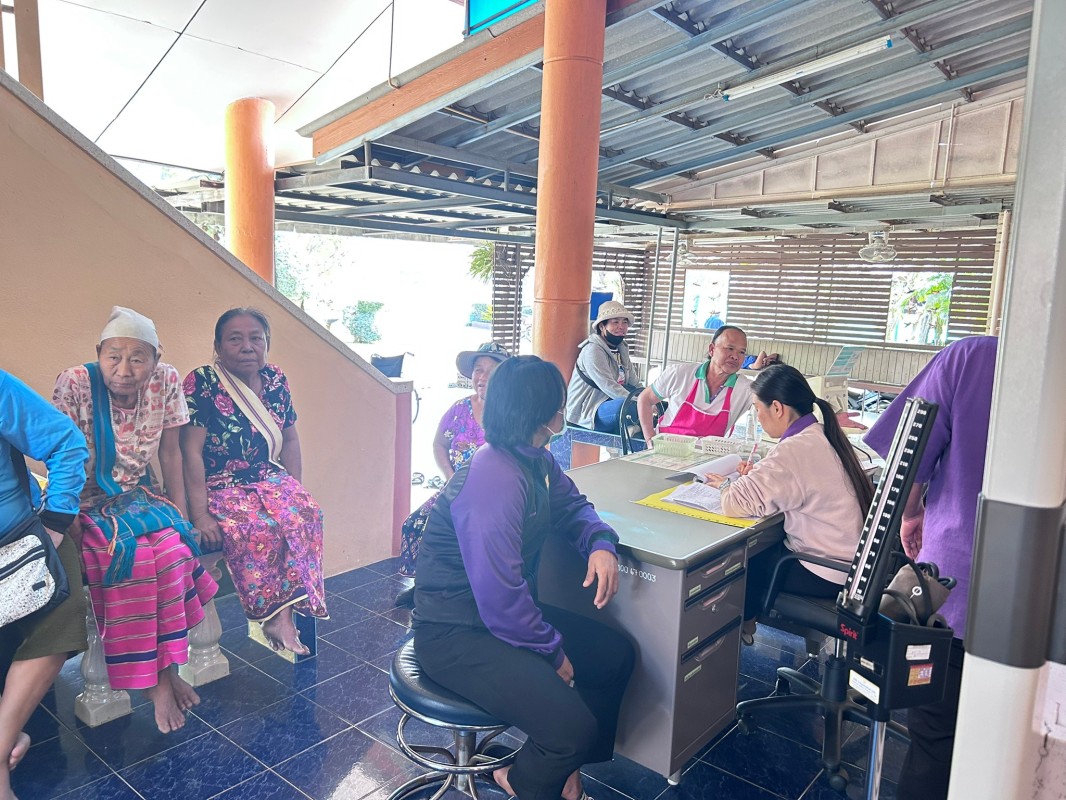 28 ม.ค.68 รพ.สต.บ้านสันป่าไร่ จ่ายยาให้แก่ผู้ป่วยโรคเบาหวาน จำนวน 23 ราย มีกิจกรรมแลกเปลี่ยนเรียนรู้ , ทบทวนความเข้าใจการทานยา และ นับจำนวนยาก่อนผู้ป่วยกลับบ้าน