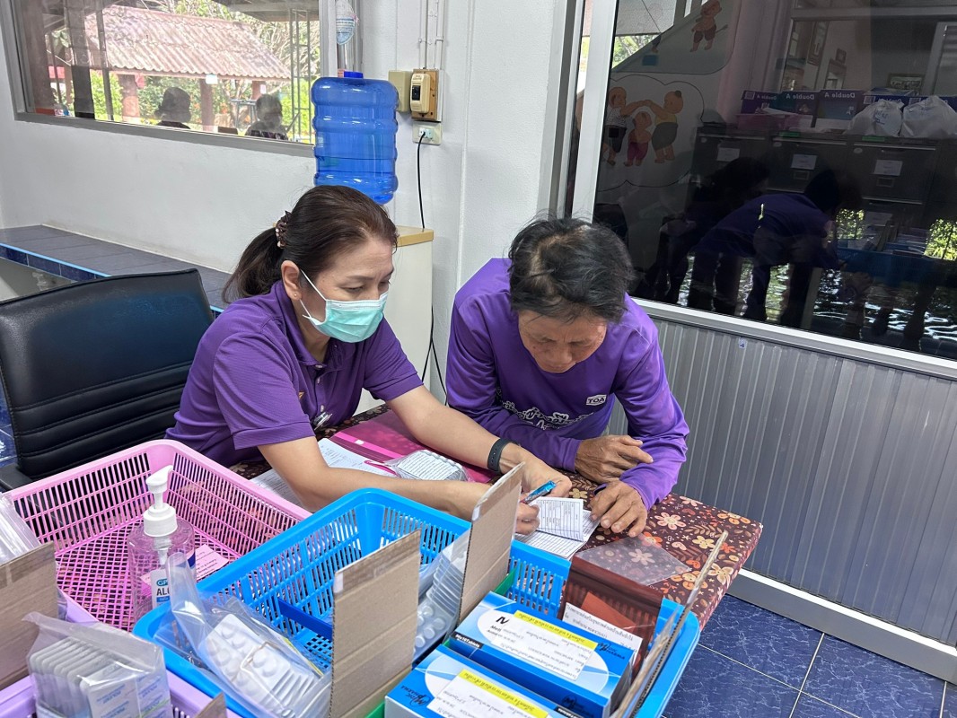 28 ม.ค.68 รพ.สต.บ้านสันป่าไร่ จ่ายยาให้แก่ผู้ป่วยโรคเบาหวาน จำนวน 23 ราย มีกิจกรรมแลกเปลี่ยนเรียนรู้ , ทบทวนความเข้าใจการทานยา และ นับจำนวนยาก่อนผู้ป่วยกลับบ้าน