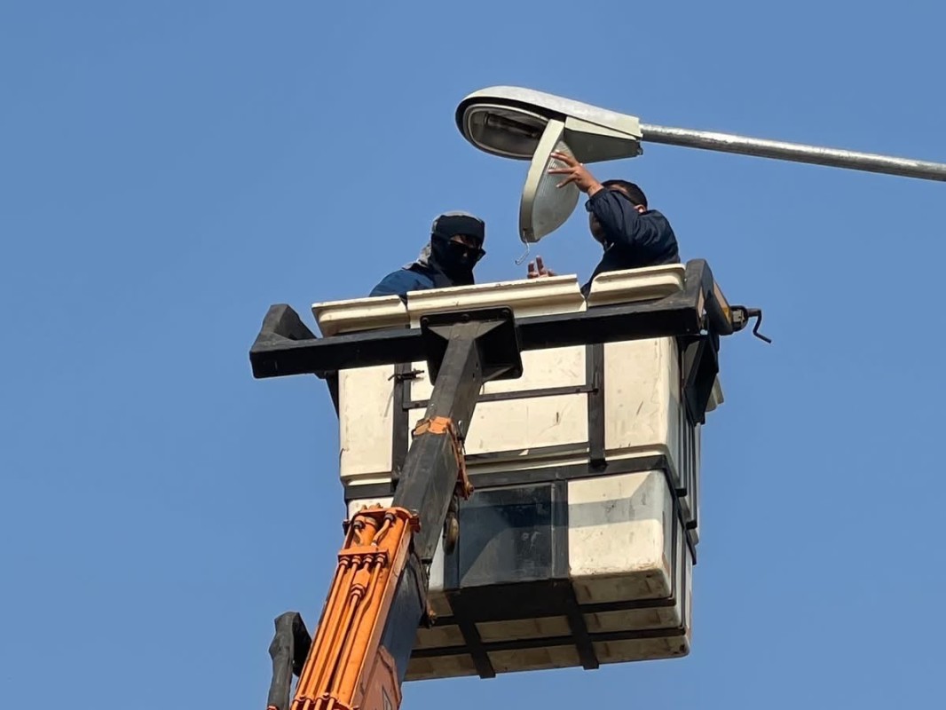 สำนักช่าง อบจ.ตาก เข้าซ่อมแซมระบบไฟฟ้าส่องสว่าง