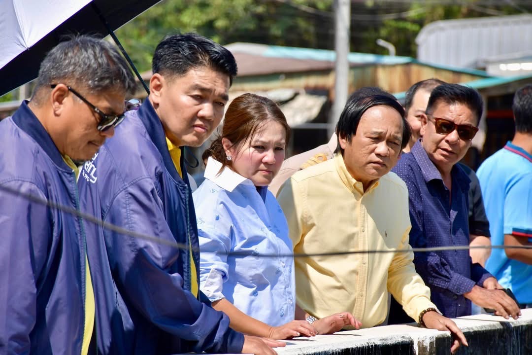 นายก อบจ.ตาก ลงพื้นที่สำรวจบริเวณชุมชนจ๊อกจอ อ.แม่สอด จ.ตาก