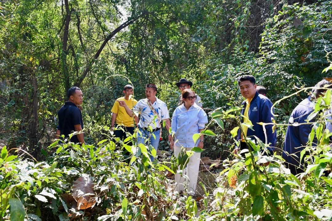 นายก อบจ.ตาก ลงพื้นที่สำรวจคลองลำห้วยบริเวณ ต.ท่าสายลวด อ.แม่สอด จ.ตาก