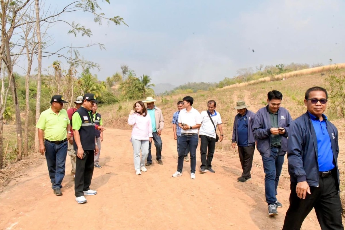 นายก อบจ.ตาก ลงพื้นที่ตรวจการทำงานของเครื่องจักรกลหนัก ในพื้นที่ ต.พระธาตุผาแดง อ.แม่สอด จ.ตาก