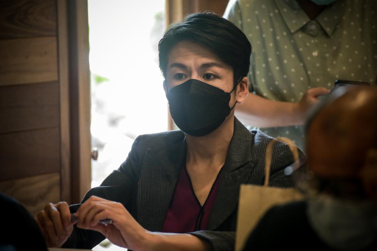 นายก อบจ.ตาก และ ผอ.อุทยานธรณีไม้กลายเป็นหินตาก นำเสนอข้อมูลกับคณะวิจัย เพื่อยกระดับการจัดการท่องเที่ยว