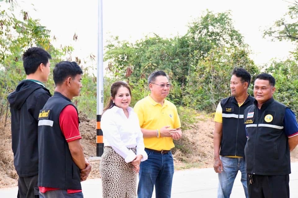 นายก อบจ.ตาก ลงพื้นที่ตรวจการทำงานของเครื่องจักรกลหนัก ในพื้นที่ ต.วังจันทร์ อ.สามเงา จ.ตาก