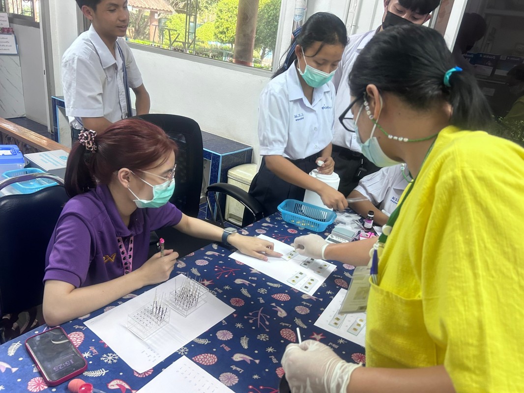 4 มี.ค.68 รพ.สต.บ้านสันป่าไร่ จัดกิจกรรมโครงการตรวจสารเคมีตกค้างในเลือดกลุ่มวัยทำงาน งบกองทุนหลักประกันสุขภาพ โดยมีกิจกรรม เจาะเลือด , จ่ายยาสมุนไพรชาชงรางจืด ผู้ร่วมกิจกรรม 100 คน 