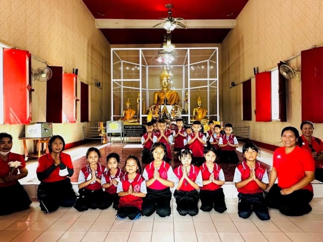 รถไฟนำเที่ยว อบจ.ตาก ออกบริการนำเที่ยวให้กับคณะครูและนักเรียนโรงเรียนบ้านท่าไม้แดง