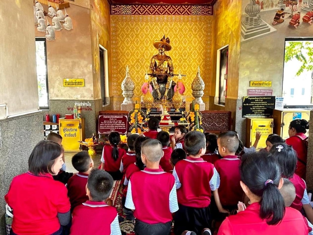 รถไฟนำเที่ยว อบจ.ตาก ออกบริการนำเที่ยวให้กับคณะครูและนักเรียนโรงเรียนบ้านท่าไม้แดง