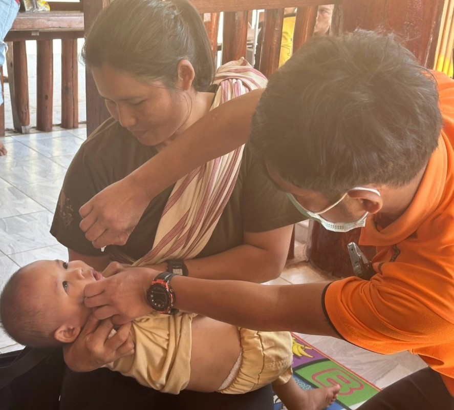 13 มี.ค.68 รพ.สต.บ้านสันป่าไร่ ออกหน่วยให้บริการฉีดวัคซีนเด็ก อายุ 2 เดือน ถึง 4 ปี เขต สสช.ห้วยกระทิง(หมู่ 6 ต.พระธาตุ) จำนวน 12 คน และเจาะเลือดตรวจ Hct , จ่ายยา para syr และ ferrous syr