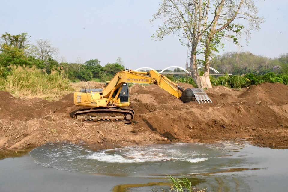 นายก อบจ.ตาก ลงพื้นที่ตรวจการทำงานของเครื่องจักรกลหนัก ในพื้นที่ ต.เชียงทอง อ.วังเจ้า จ.ตาก