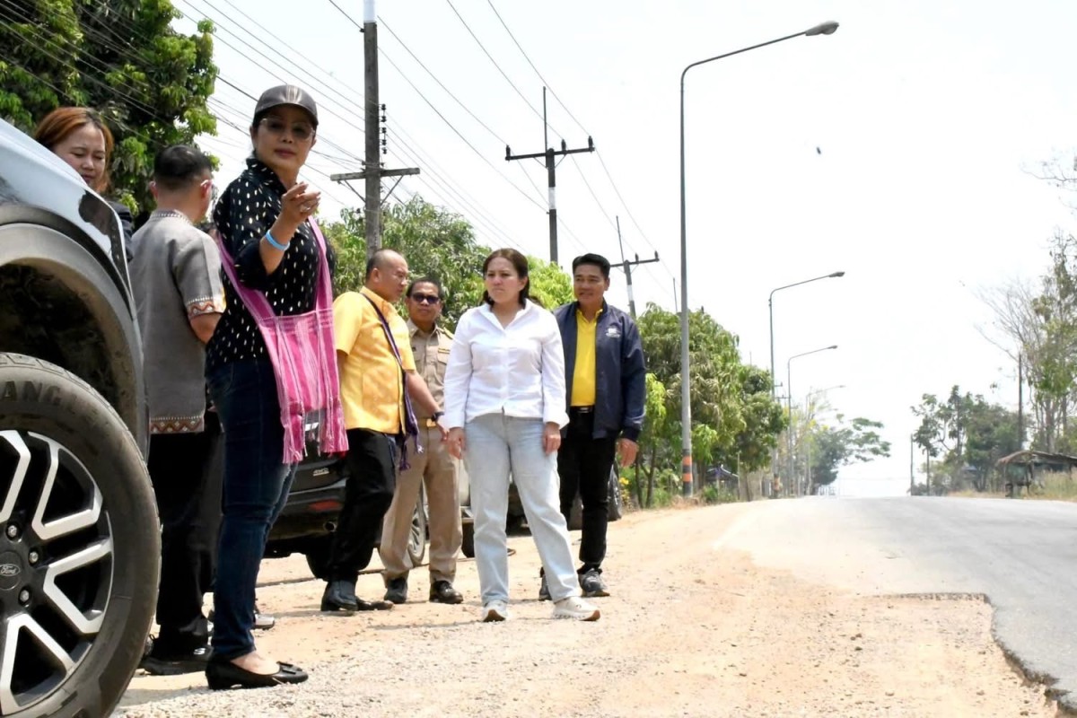 นายก อบจ. ลงพื้นที่ตรวจติดตามความคืบหน้าการปรับปรุงถนนโดยซ่อมแซมเป็นผิวทางแอสฟัลท์ติกคอนกรีต บ้านต้นผึ้ง – บ้านตีนธาตุ อ.แม่ระมาด จ.ตาก