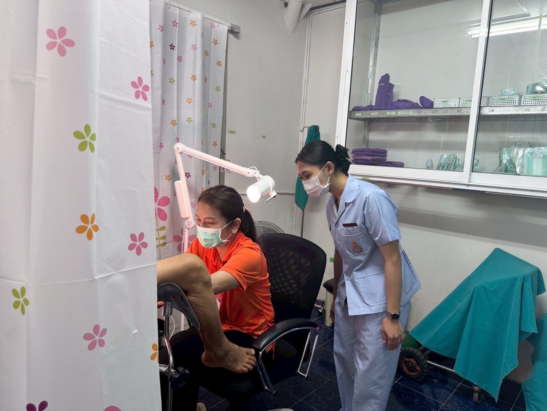 3 เม.ย.68 รพ.สต.บ้านสันป่าไร่ ตรวจคัดกรองมะเร็งปากมดลูก รอบสอง ในสตรีกลุ่มเป้าหมาย อายุ 30-60 ปี(หมู่ 2 และ 3) มีผู้มารับบริการทั้งหมด 23 ราย