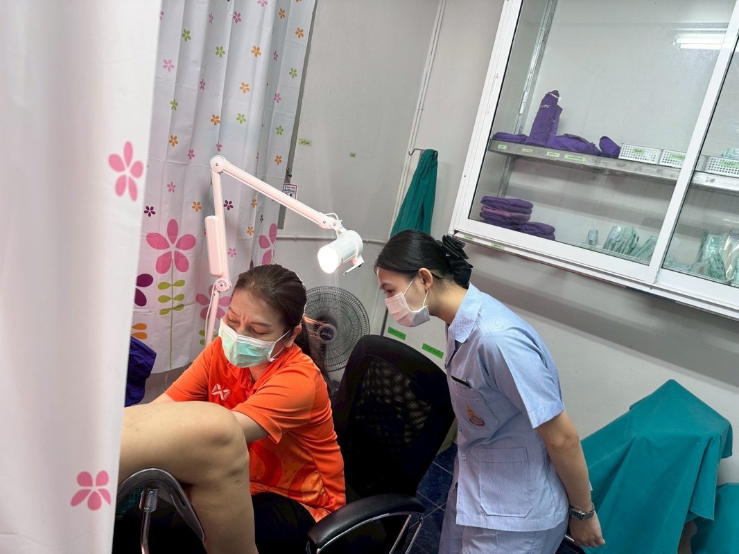 3 เม.ย.68 รพ.สต.บ้านสันป่าไร่ ตรวจคัดกรองมะเร็งปากมดลูก รอบสอง ในสตรีกลุ่มเป้าหมาย อายุ 30-60 ปี(หมู่ 2 และ 3) มีผู้มารับบริการทั้งหมด 23 ราย