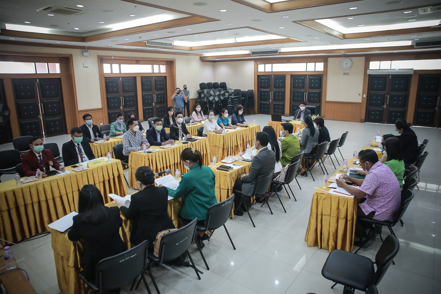 เข้าร่วมประชุม ร่วมกับ หน่วยงานทางการศึกษาจังหวัดตาก เพื่อหารือแนวทางการดำเนินโครงกาวันที่ 1 ธันวาคม 2564 นายณัฐวุฒิ ทวีเกื้อกูลกิจ นายกองค์การบริหารส่วนจังหวัดตาก มอบหมายให้ นางวันทนา วิรัชเกษม รองปลัดองค์การบริหารส่วนจังหวัด รักษาราชการแทน ปลัดองค์การบร