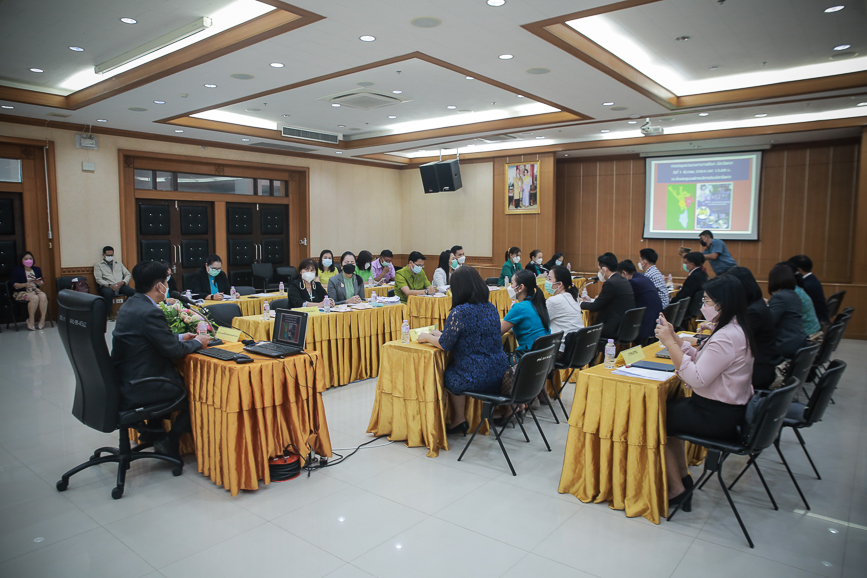 เข้าร่วมประชุม ร่วมกับ หน่วยงานทางการศึกษาจังหวัดตาก เพื่อหารือแนวทางการดำเนินโครงกาวันที่ 1 ธันวาคม 2564 นายณัฐวุฒิ ทวีเกื้อกูลกิจ นายกองค์การบริหารส่วนจังหวัดตาก มอบหมายให้ นางวันทนา วิรัชเกษม รองปลัดองค์การบริหารส่วนจังหวัด รักษาราชการแทน ปลัดองค์การบร