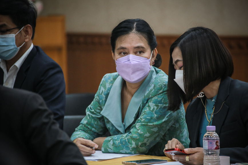 เข้าร่วมประชุม ร่วมกับ หน่วยงานทางการศึกษาจังหวัดตาก เพื่อหารือแนวทางการดำเนินโครงกาวันที่ 1 ธันวาคม 2564 นายณัฐวุฒิ ทวีเกื้อกูลกิจ นายกองค์การบริหารส่วนจังหวัดตาก มอบหมายให้ นางวันทนา วิรัชเกษม รองปลัดองค์การบริหารส่วนจังหวัด รักษาราชการแทน ปลัดองค์การบร