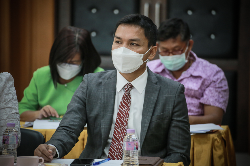 เข้าร่วมประชุม ร่วมกับ หน่วยงานทางการศึกษาจังหวัดตาก เพื่อหารือแนวทางการดำเนินโครงกาวันที่ 1 ธันวาคม 2564 นายณัฐวุฒิ ทวีเกื้อกูลกิจ นายกองค์การบริหารส่วนจังหวัดตาก มอบหมายให้ นางวันทนา วิรัชเกษม รองปลัดองค์การบริหารส่วนจังหวัด รักษาราชการแทน ปลัดองค์การบร