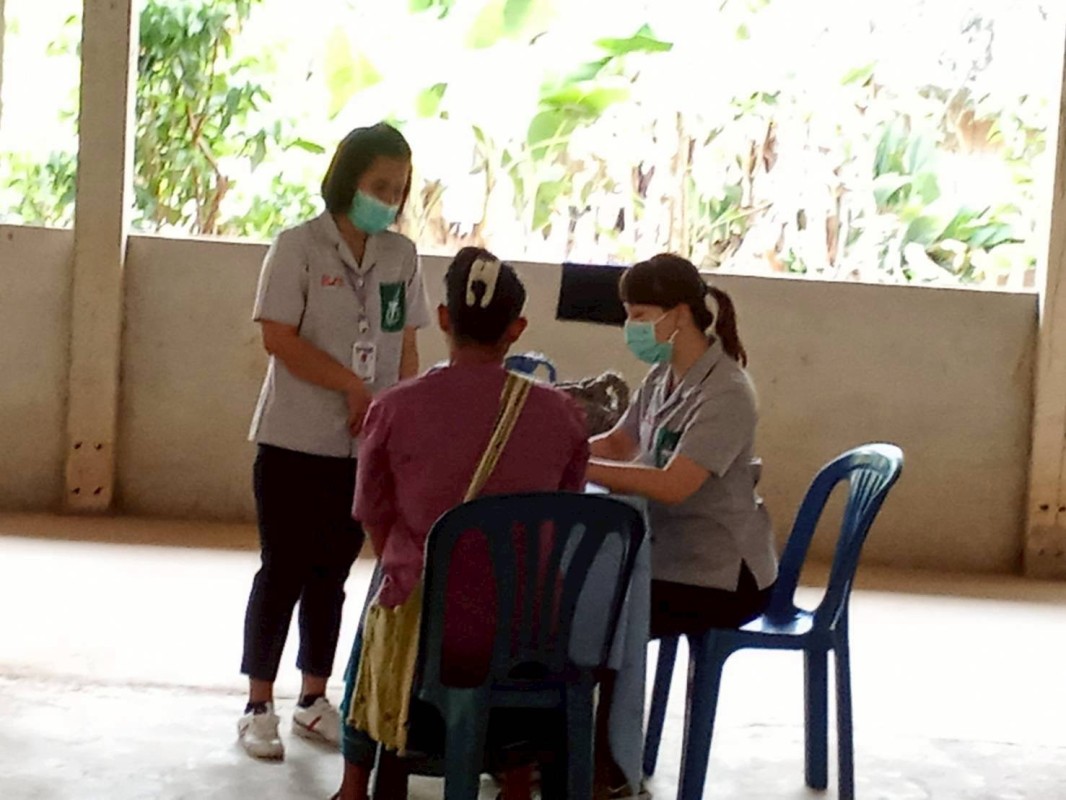 8 พฤษภาคม 2568 นายกันตพงศ์ ฉลากมงคล ผู้ช่วยเจ้าหน้าที่สาธารณสุข สสช.บ้านห้วยกระทิง ร่วมกับโรงพยาบาลแม่ระมาด นำโดย พญ.นันทวรรณ นันทหาร ออกหน่วยแพทย์เคลื่อนที่ พอ.สว. ที่ ม.7 บ้านพะนิกรี มีผู้มารับบริการตรวจรักษาโรคทั่วไป จำนวน 84 คน