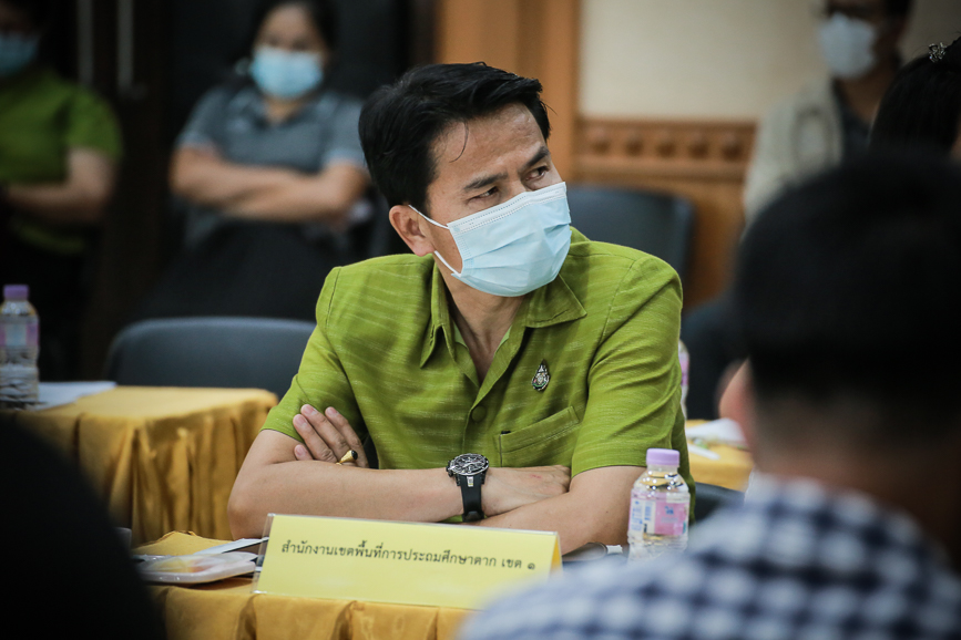 เข้าร่วมประชุม ร่วมกับ หน่วยงานทางการศึกษาจังหวัดตาก เพื่อหารือแนวทางการดำเนินโครงกาวันที่ 1 ธันวาคม 2564 นายณัฐวุฒิ ทวีเกื้อกูลกิจ นายกองค์การบริหารส่วนจังหวัดตาก มอบหมายให้ นางวันทนา วิรัชเกษม รองปลัดองค์การบริหารส่วนจังหวัด รักษาราชการแทน ปลัดองค์การบร