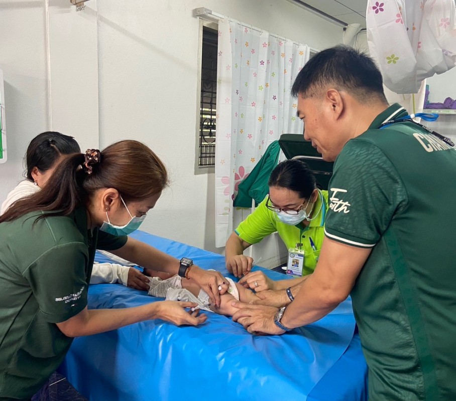 14 พ.ค.68 รพ.สต.บ้านสันป่าไร่ ฉีดวัคซีนเด็ก อายุ 2 เดือน ถึง 4 ปี จำนวน 38 ราย และ ตรวจสุขภาพช่องปาก,เคลือบฟลูออไรด์,ให้ทันตสุขศึกษาแก่ผู้ปกครองเด็ก,เจาะเลือดตรวจhct,จ่ายยา para syr , ferrous syr