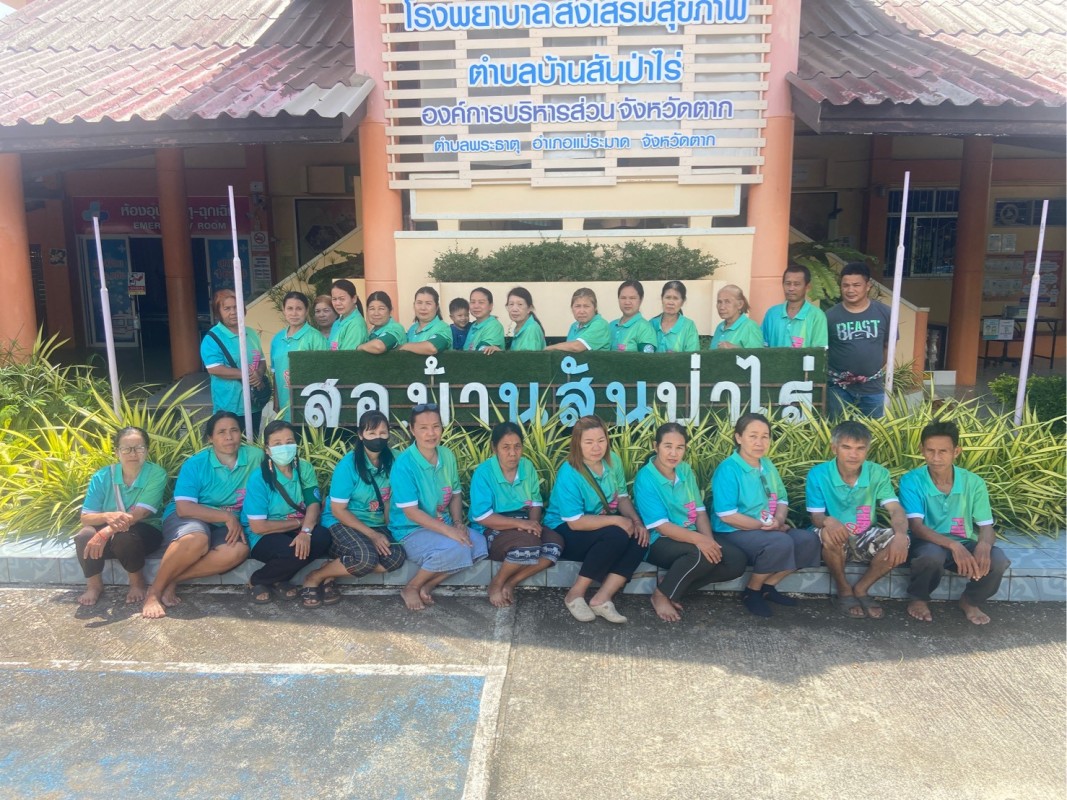 14-16 พฤษภาคม 2568 นายอดิศร เทียนพานิช ผอ.รพ.สต.บ้านสันป่าไร่ ร่วมกับอสม.นักวิทยาศาสตร์การแพทย์ชุมชนและอสม.ม.5 บ้านสันป่าไร่ สำรวจ เก็บตัวอย่าง และตรวจสารปนเปื้อนในอาหารสด /สารโพลาร์ในน้ำมันทอดซ้ำ หมู่ที่ 5 บ้านสันป่าไร่  8 ร้าน จำนวน 63 ตัวอย่าง โดยมีการ