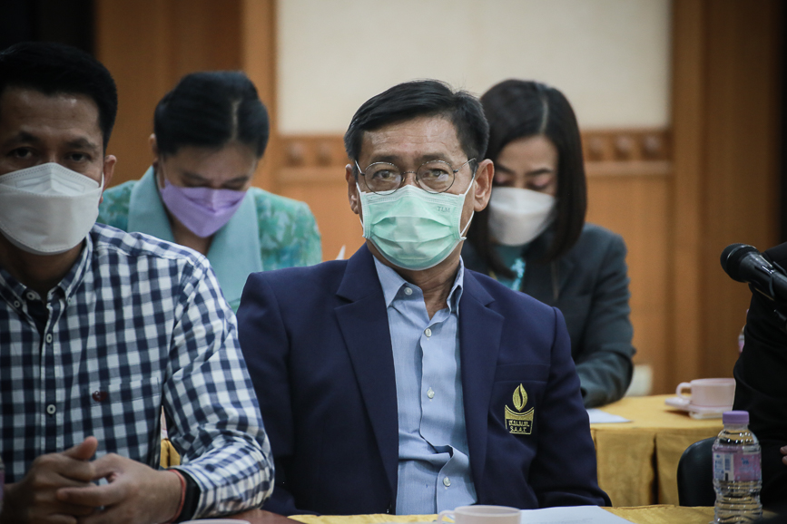 เข้าร่วมประชุม ร่วมกับ หน่วยงานทางการศึกษาจังหวัดตาก เพื่อหารือแนวทางการดำเนินโครงกาวันที่ 1 ธันวาคม 2564 นายณัฐวุฒิ ทวีเกื้อกูลกิจ นายกองค์การบริหารส่วนจังหวัดตาก มอบหมายให้ นางวันทนา วิรัชเกษม รองปลัดองค์การบริหารส่วนจังหวัด รักษาราชการแทน ปลัดองค์การบร