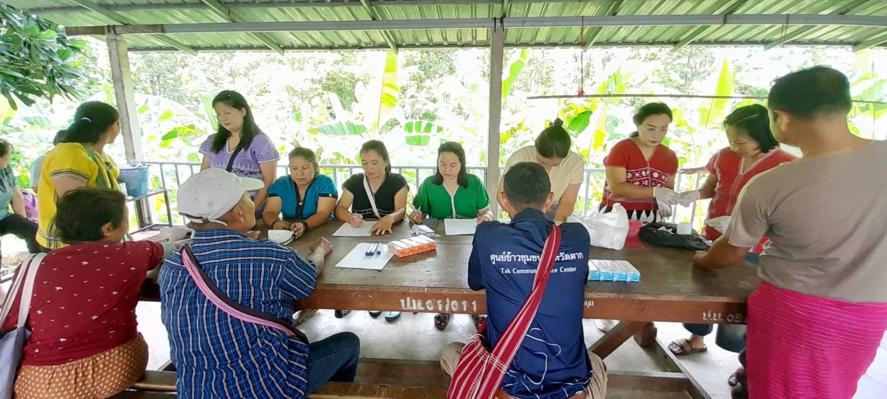 18 พฤษภาคม 2568 นางเสาร์แก้ว อ่วมพิทยา เจ้าพนักงานสาธารณสุข รพ.สต.บ้านสันป่าไร่ ร่วมกับเครือข่ายแม่ยุคใหม่ใส่ใจสุขภาพ จัดอบรมโครงการเสริมสร้างความรู้แก่กลุ่มเสี่ยง“NCD “โรคที่คุณสร้างเอง ณ โรงเรียนบ้านป่าไร่เหนือ มีกลุ่มเสี่ยงเข้ารับการอบรม จำนวน 130 คน โ