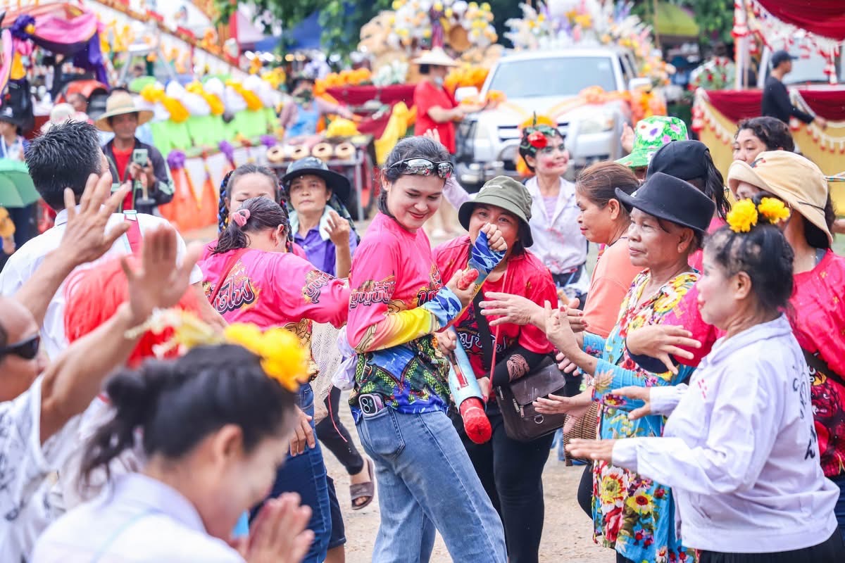 นายก อบจ.ตาก  สนับสนุนงบประมาณเพิ่ม เป็นจำนวนเงิน 200,000 บาท ร่วมสืบสานประเพณีบุญบั้งไฟ