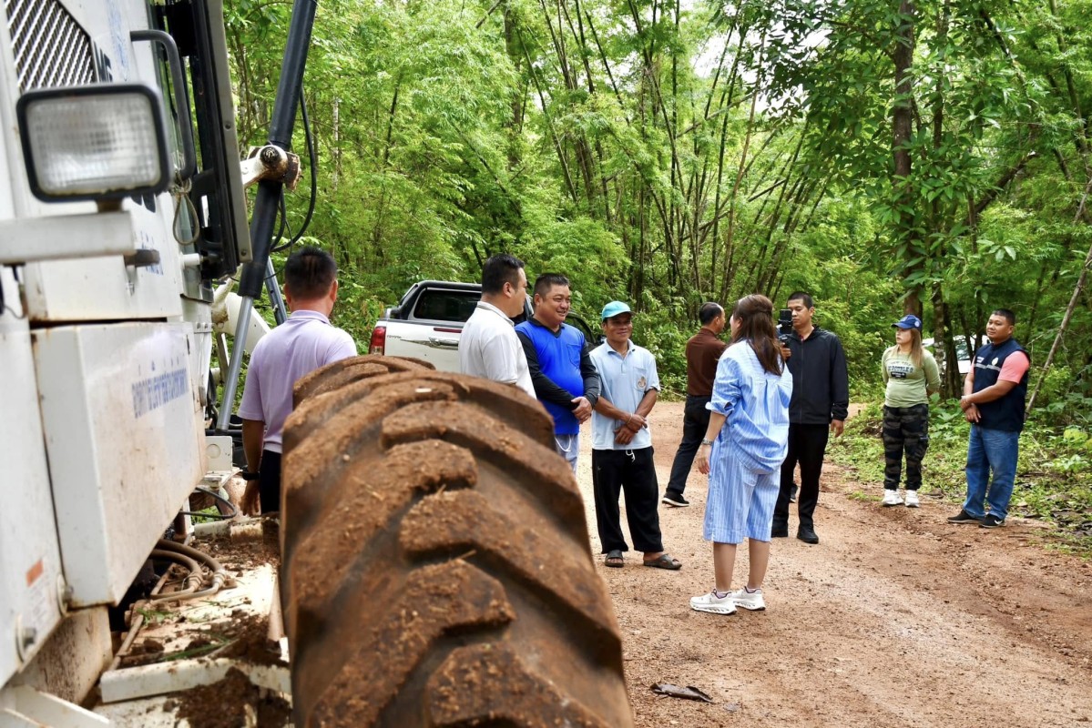 “นายกจอย” นางอัจฉรา ทวีเกื้อกูลกิจ นายกองค์การบริหารส่วนจังหวัดตาก นำทีมสำนักช่างองค์การบริหารส่วนจังหวัดตาก ลงพื้นที่ ตำบลแม่ละมุ้ง อำเภออุ้มผาง จังหวัดตาก