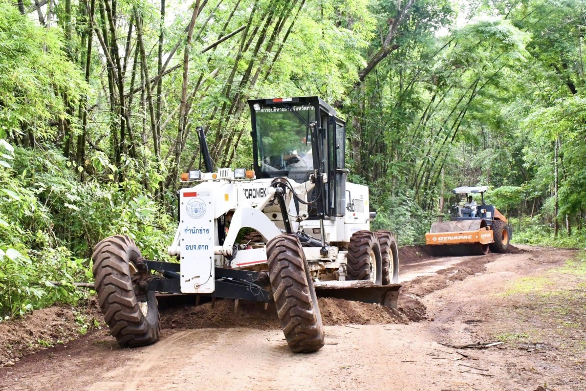 “นายกจอย” นางอัจฉรา ทวีเกื้อกูลกิจ นายกองค์การบริหารส่วนจังหวัดตาก นำทีมสำนักช่างองค์การบริหารส่วนจังหวัดตาก ลงพื้นที่ ตำบลแม่ละมุ้ง อำเภออุ้มผาง จังหวัดตาก