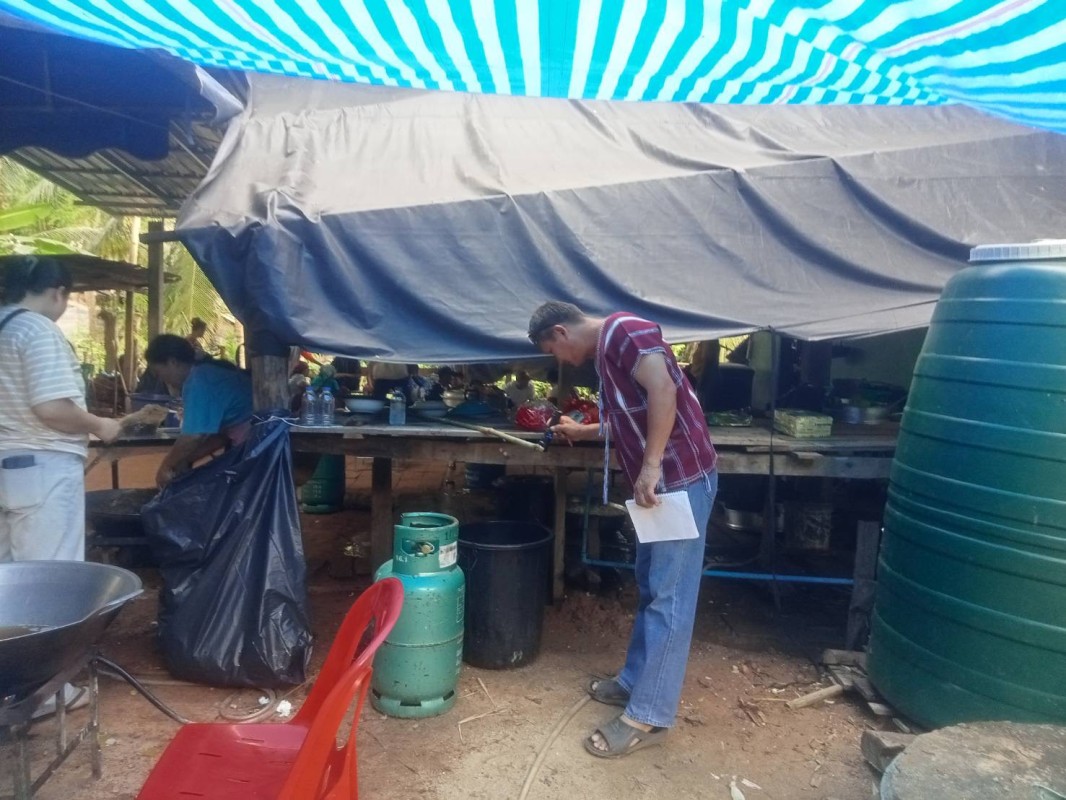 24 พฤษภาคม 2568 รพ.สต.บ้านสันป่าไร่ร่วมกับอาสาสมัครสาธารณสุขหมู่ทึ่ 3 บ้านจบปิ รณรงค์สำรวจและทำลายแหล่งเพาะพันธ์ลูกน้ำยุงลาย 100 เมตร รอบบ้านงานแต่งงาน จำนวน 10 หลังคาเรือน ภาชนะทั้งหมด 67 ชิ้น พบลูกน้ำ 1 ชิ้น ทำลายเรียบร้อยแล้ว